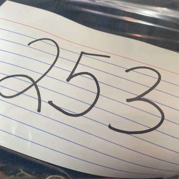 Signature Levi Strauss Mom Jeans Size 26 Distressed Raw Hem Medium Wash - Picture 7 of 7